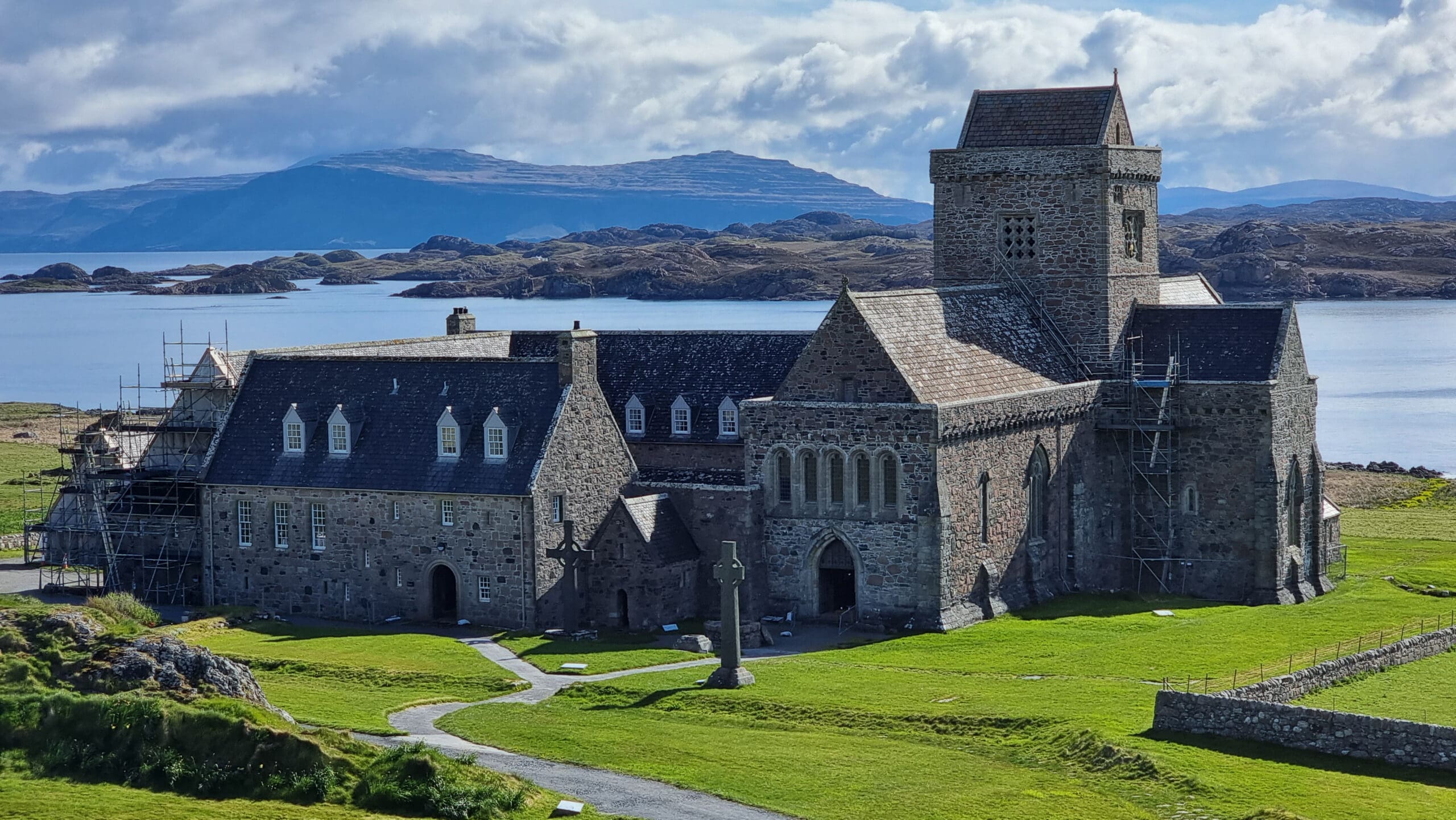 picture of Iona Abbey
